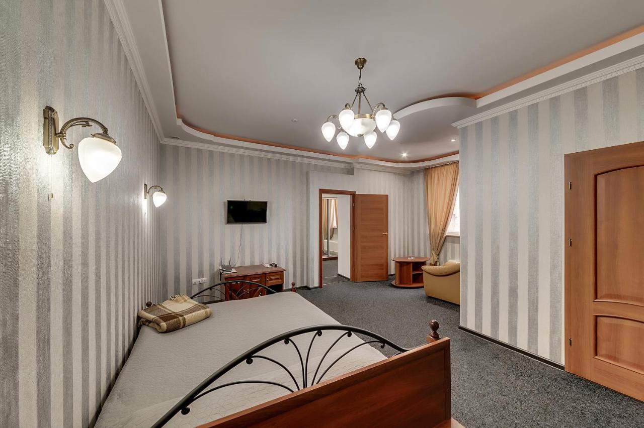 Soborniy Hotel Zaporizhia エクステリア 写真